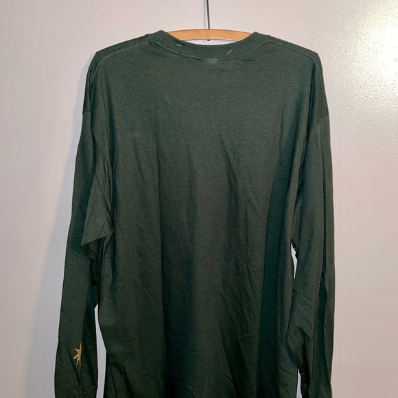 Christmas themed, dark green long sleeve with gold emblem t-shirt NWT, size XL - Picture 5 of 6